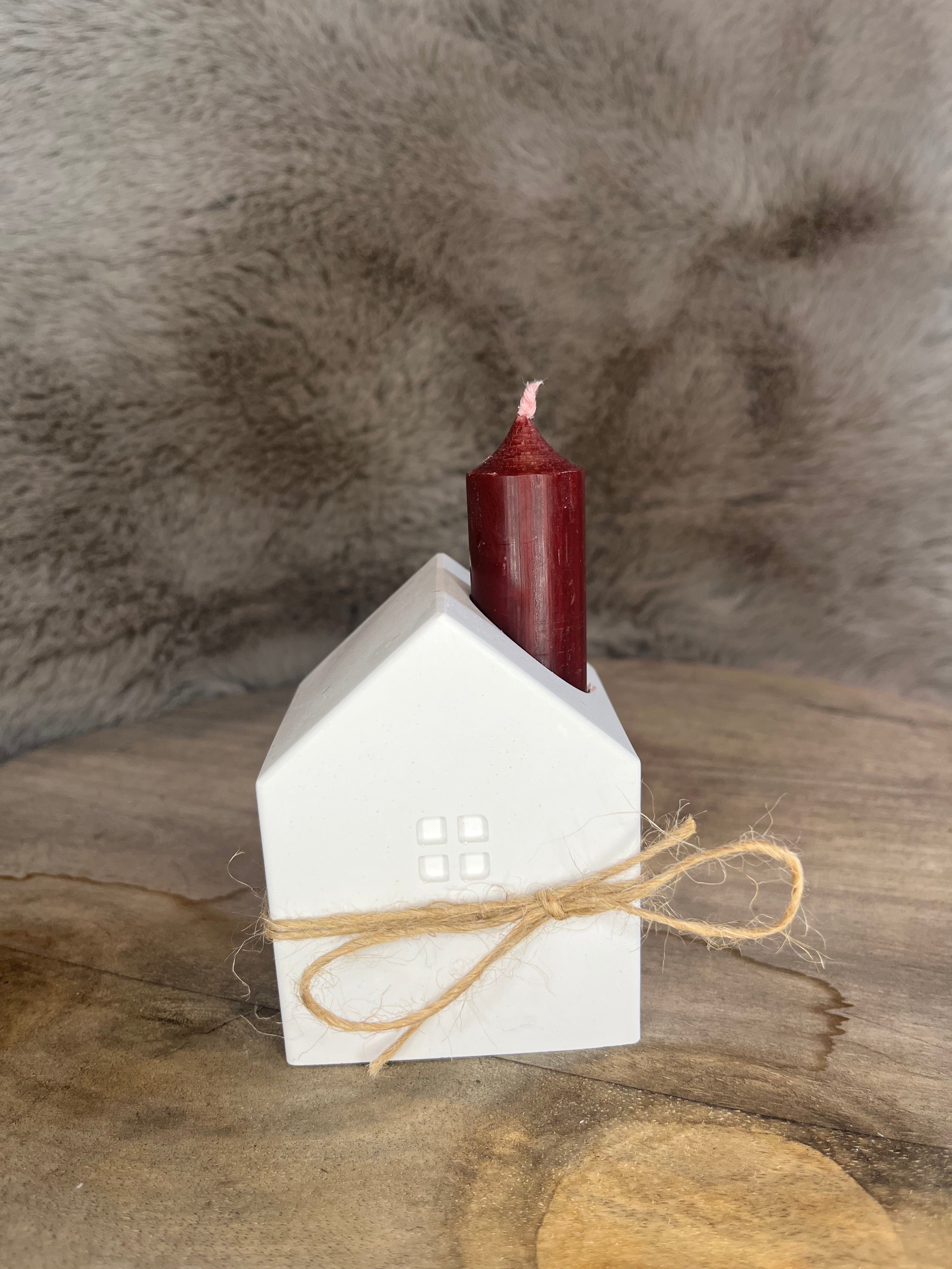 Haus mit Kerze – handgegossene Dekoration