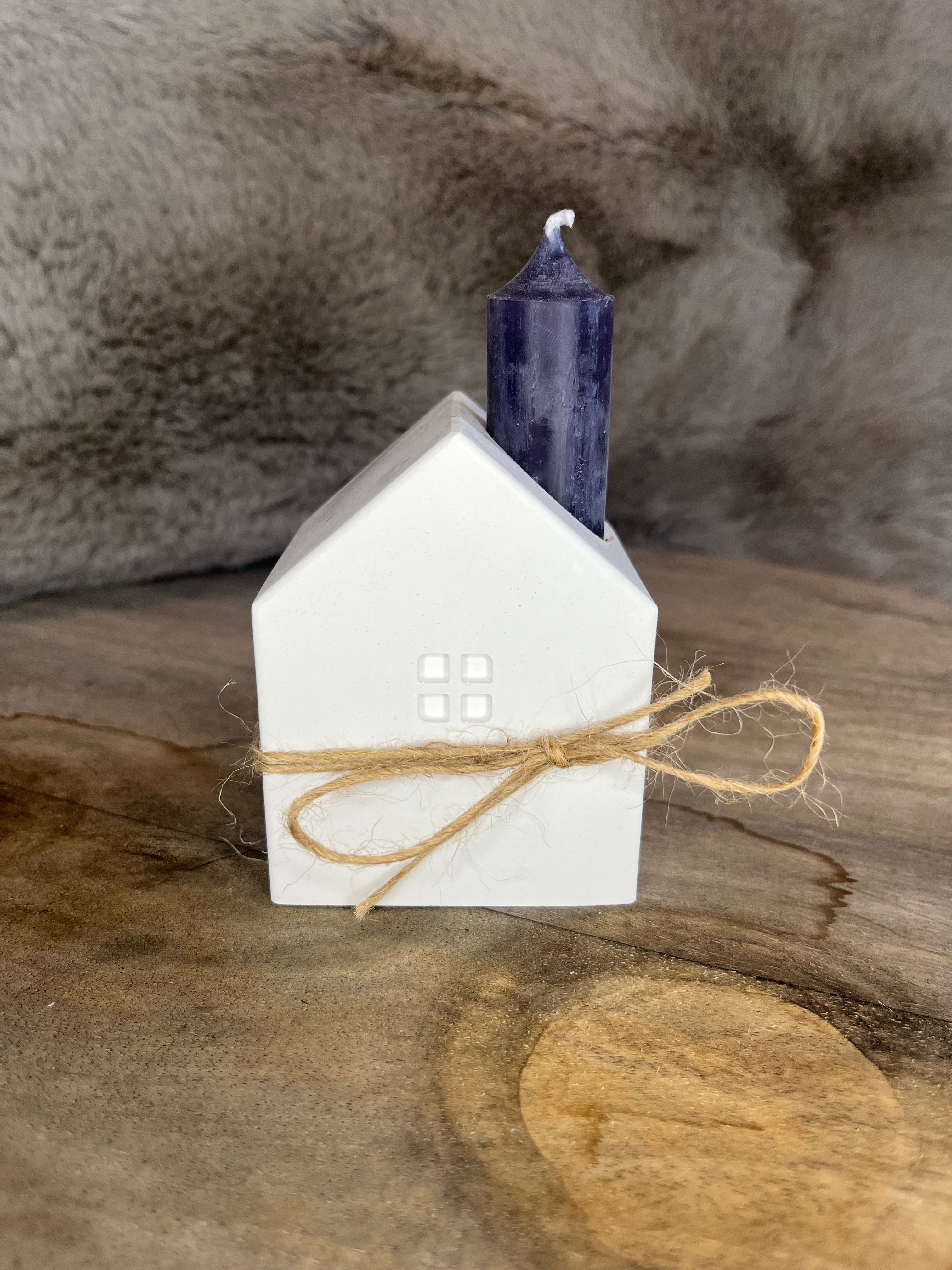 Haus mit Kerze – handgegossene Dekoration