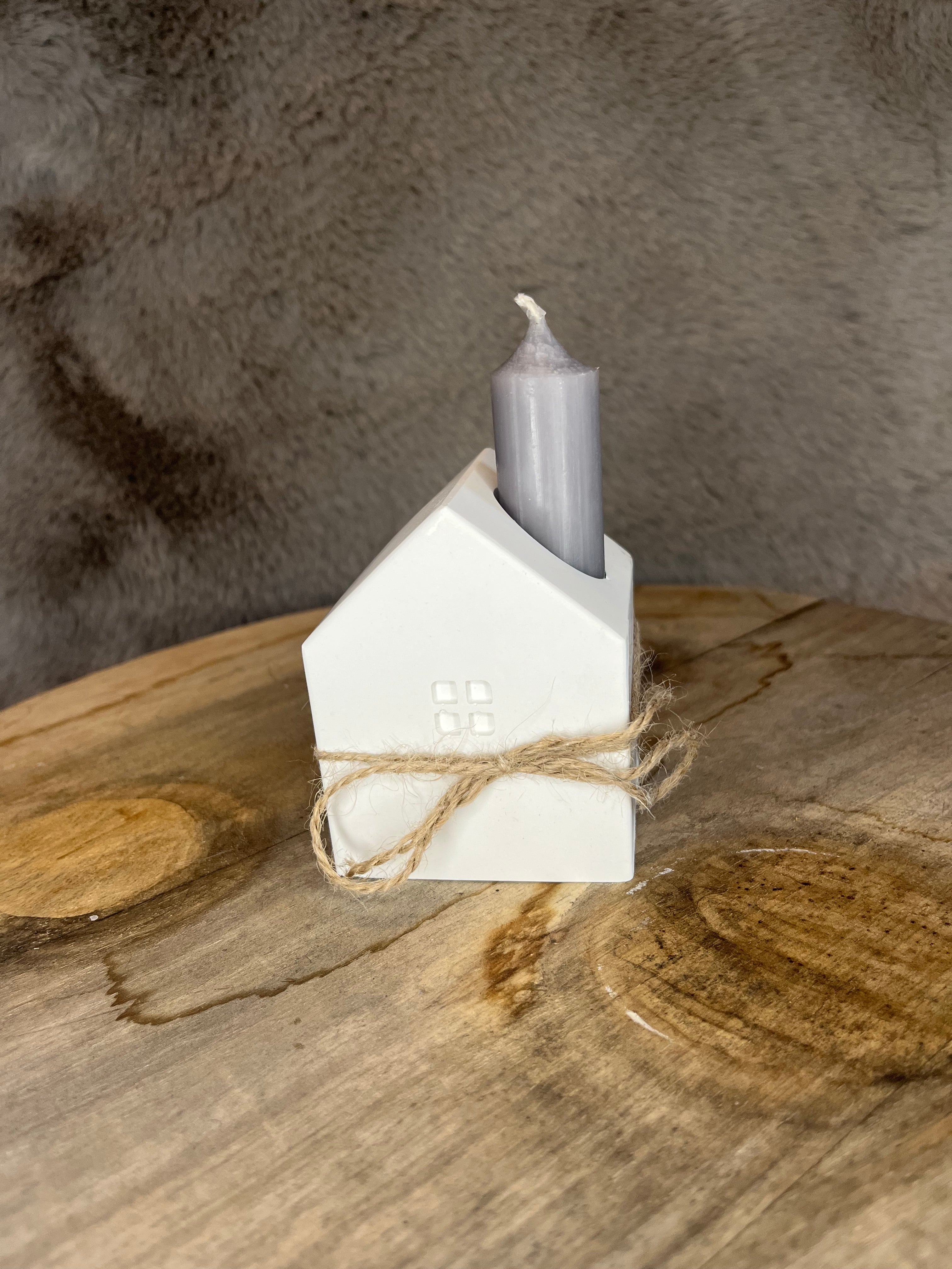 Haus mit Kerze – handgegossene Dekoration