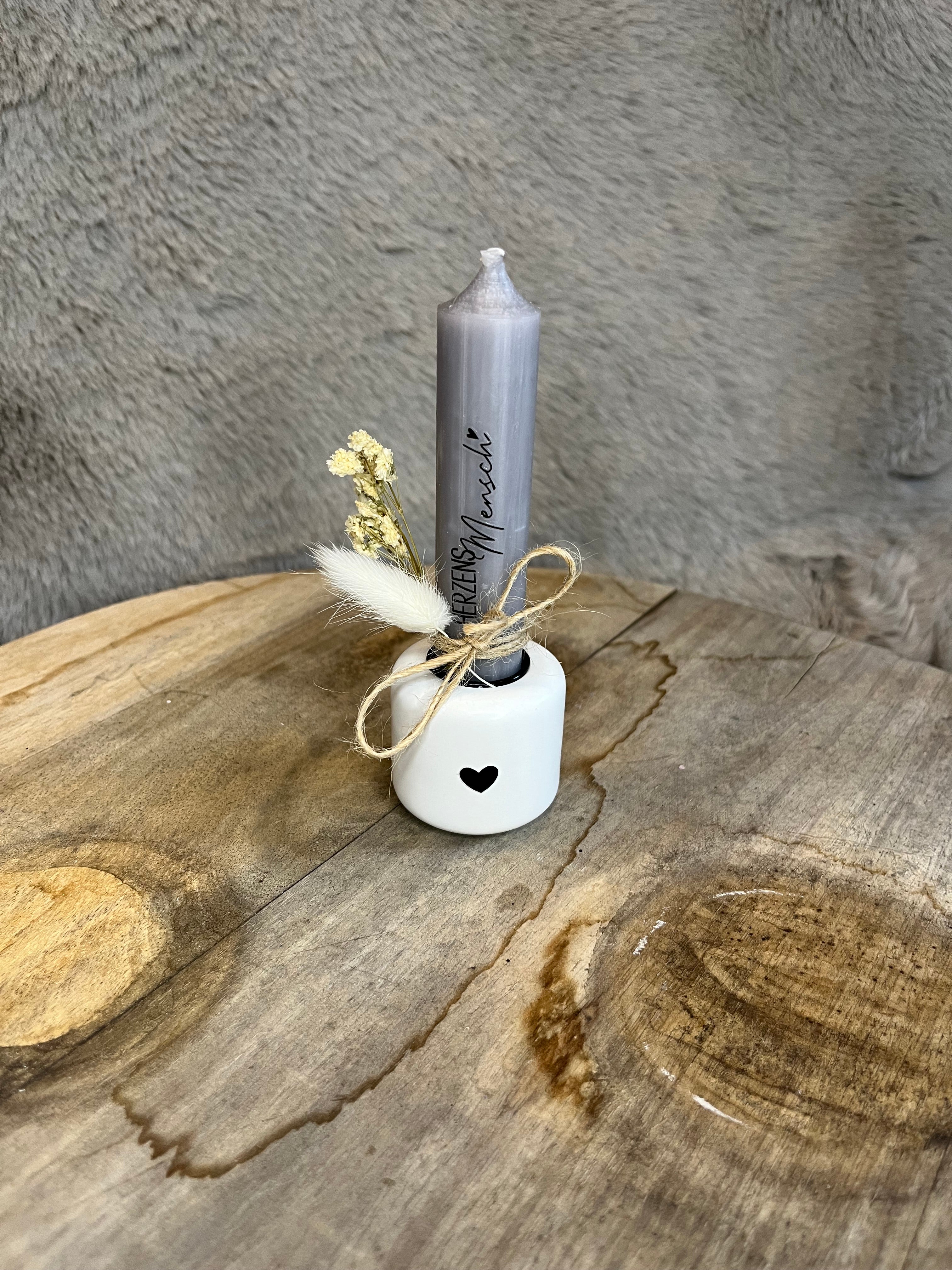 Kerzenhalter mit Kerze – handgegossene Dekoration