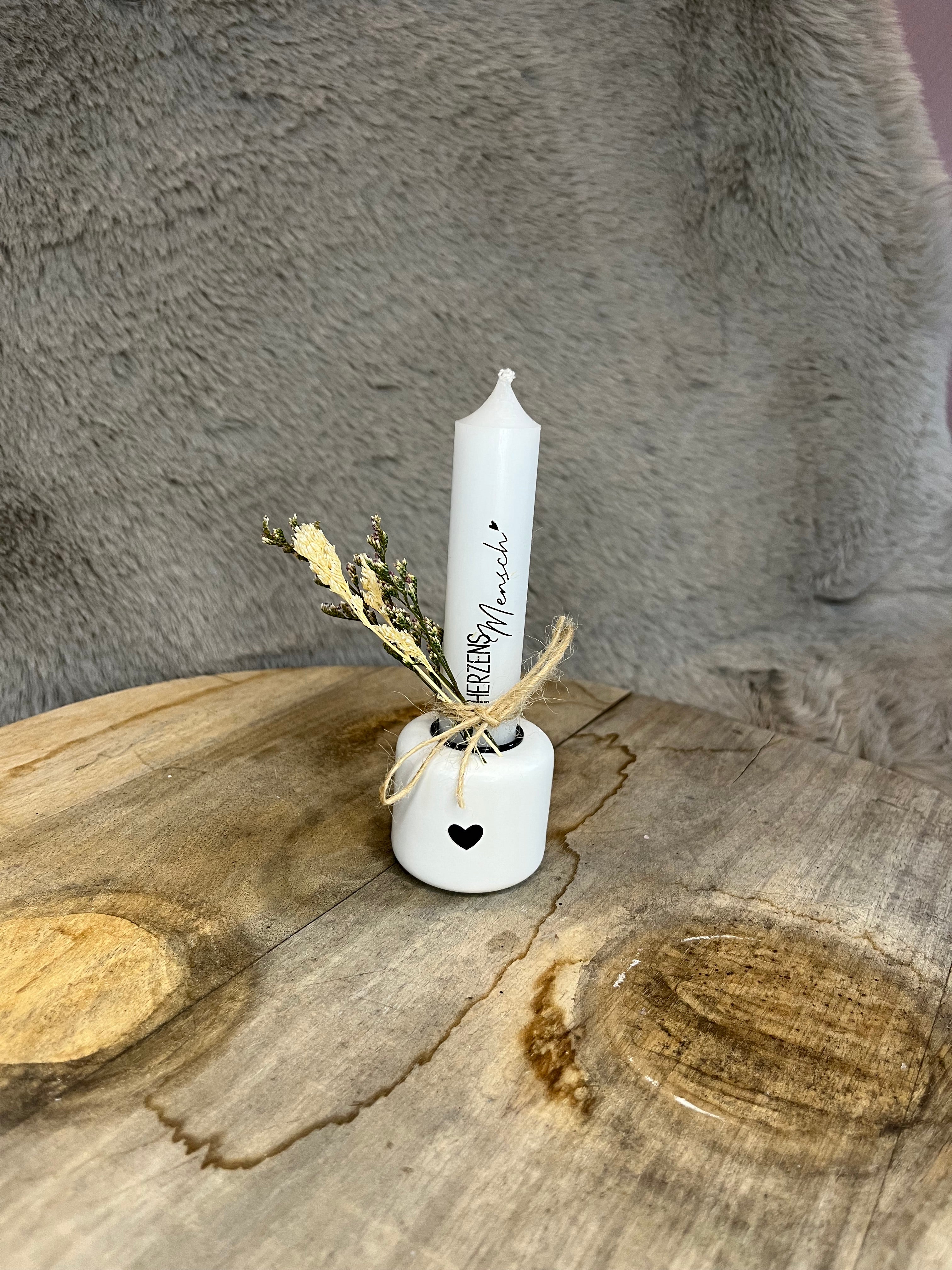 Kerzenhalter mit Kerze – handgegossene Dekoration